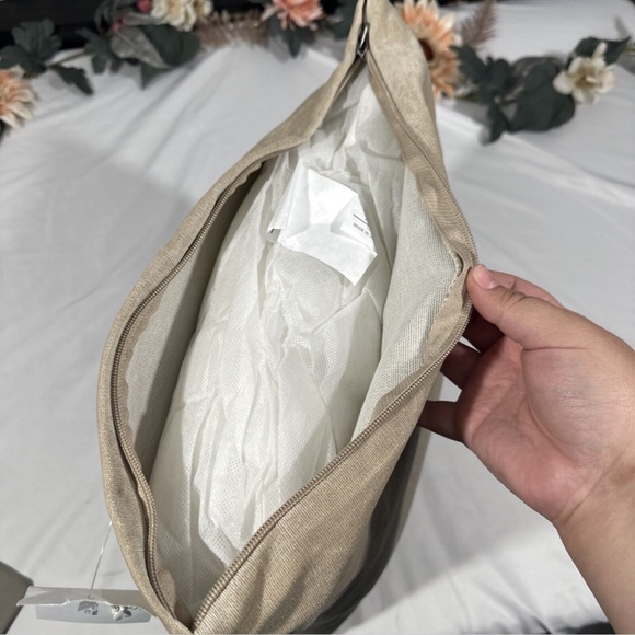 NEW $88 Siscovers Padma Decorative Pillow [ 16"‎ x 16" ] in Parchment - Picture 7 of 10